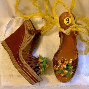 New fantasy Mia sandals